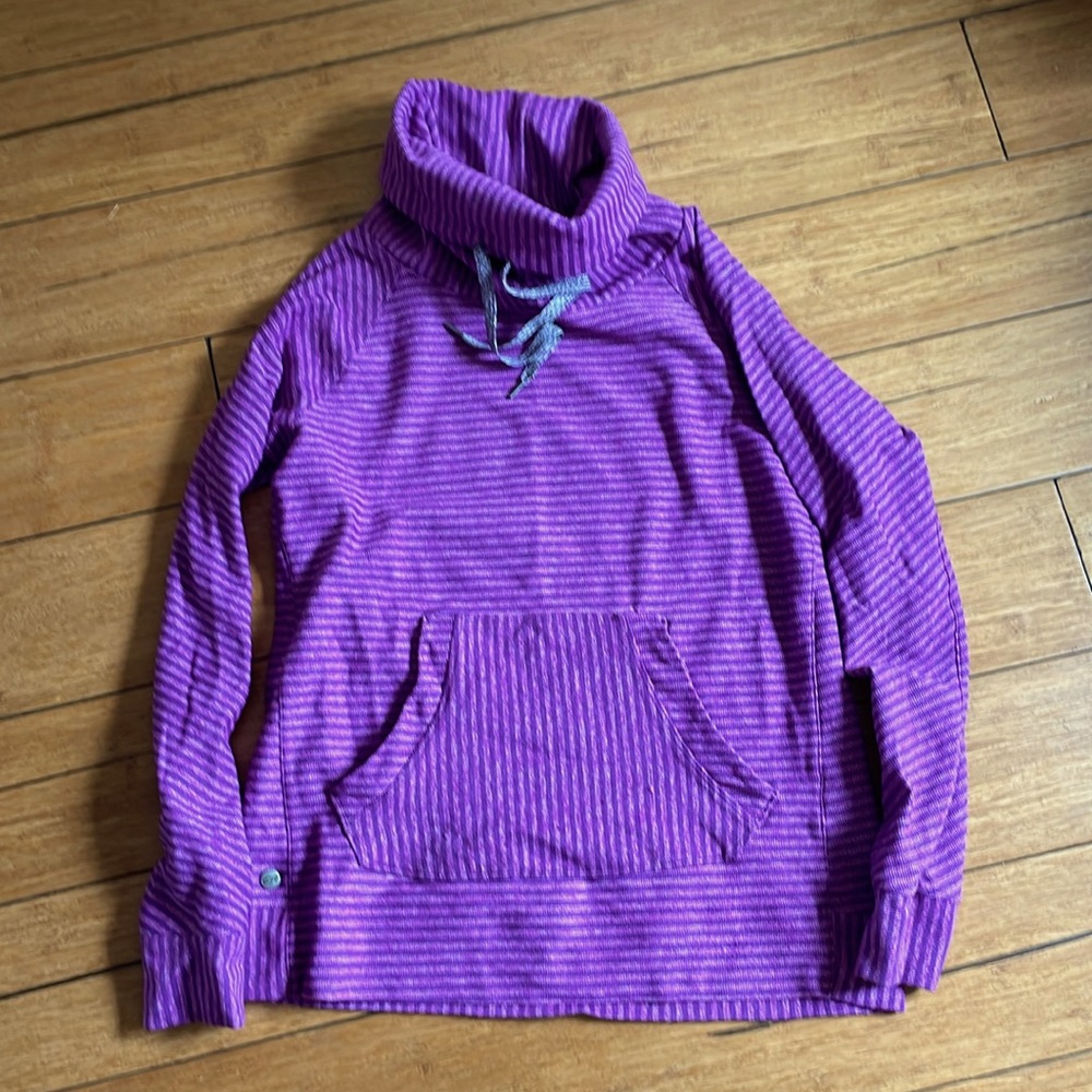 Outdoor research Mikala LS shirt.  Purple size medium   Long sleeve pullover.